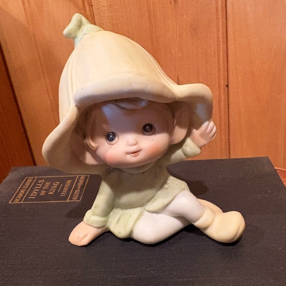 Homo #5615 Ceramic/Porcelain Pixie Elve Fairie/ Flower Hat - Picture 1 of 7